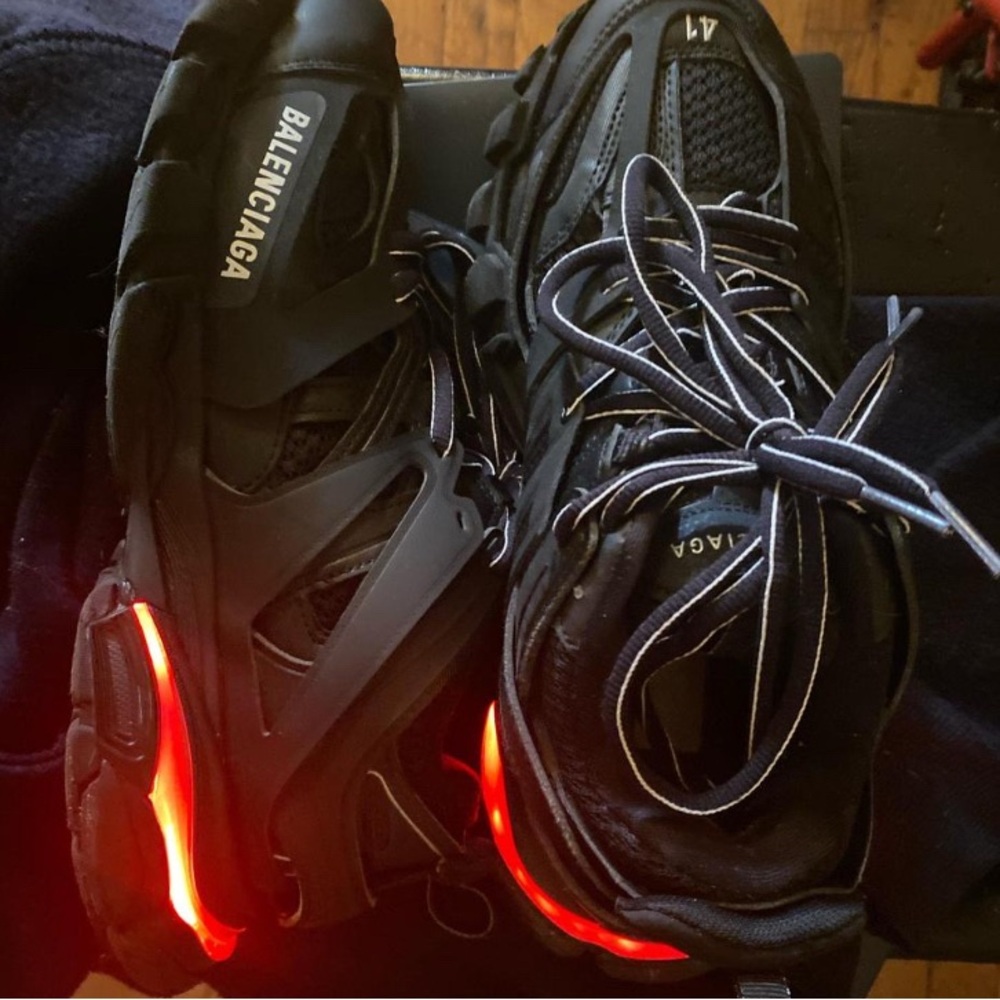 Size 41 - Picture 2 of 4